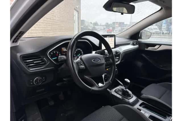 Ford Focus (2019) thumbnail 3
