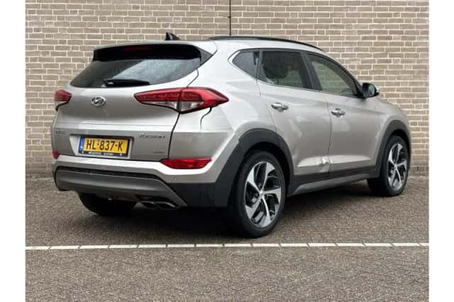 Hyundai Tucson (2015) thumbnail 2