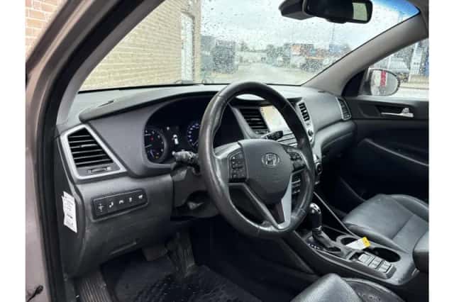 Hyundai Tucson (2015) thumbnail 3