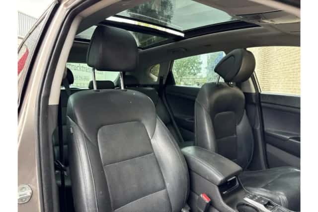 Hyundai Tucson (2015) thumbnail 4
