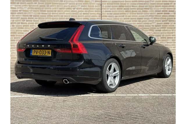 Volvo V90 (2017) thumbnail 2