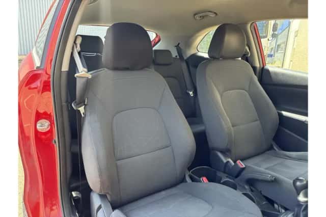 Kia Rio (2012) thumbnail 4