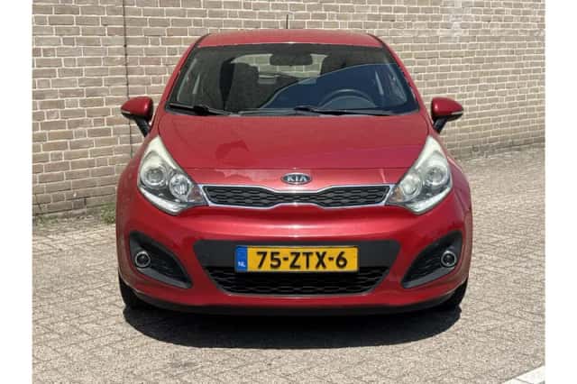Kia Rio (2012) thumbnail 5