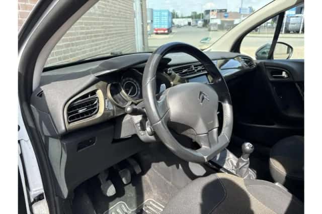 Citroën C3 (2012) thumbnail 3