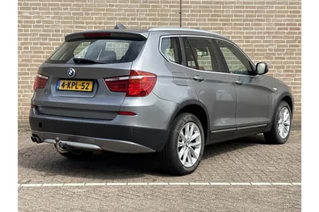 BMW X3 (2013) thumbnail 2