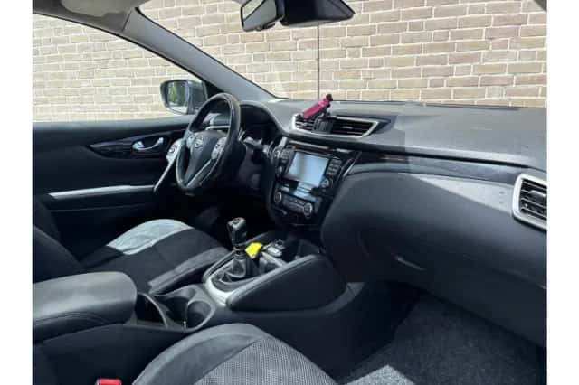 Nissan Qashqai (2015) thumbnail 3