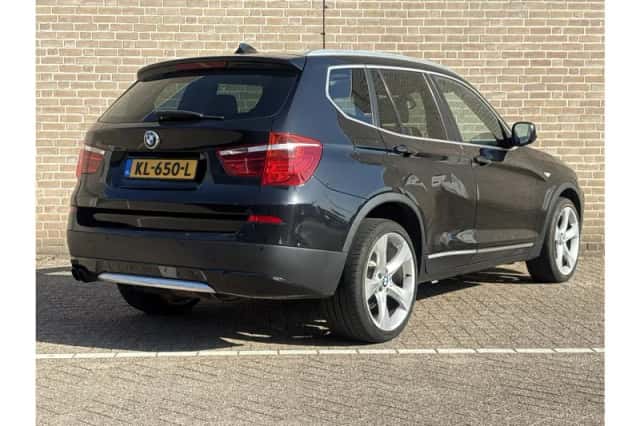 BMW X3 (2011) thumbnail 2