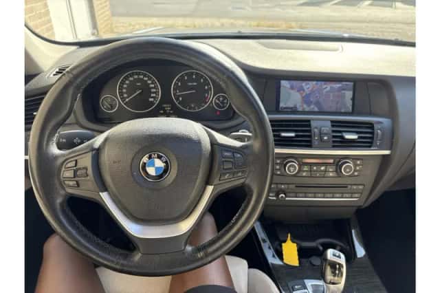 BMW X3 (2011) thumbnail 3