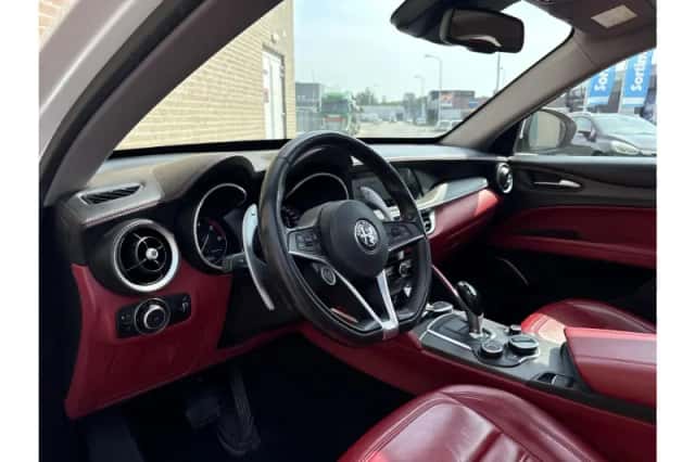 Alfa Romeo Stelvio (2019) thumbnail 3