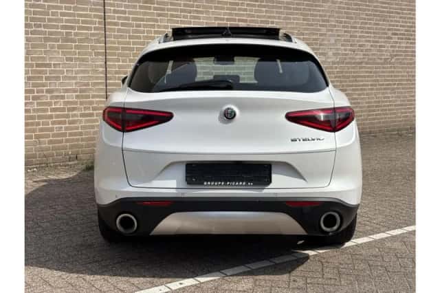 Alfa Romeo Stelvio (2019) thumbnail 6