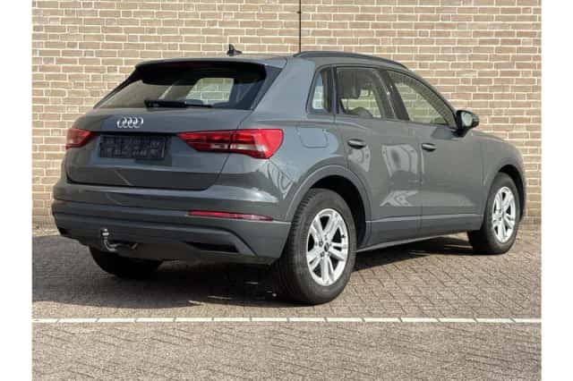 Audi Q3 (2022) thumbnail 2