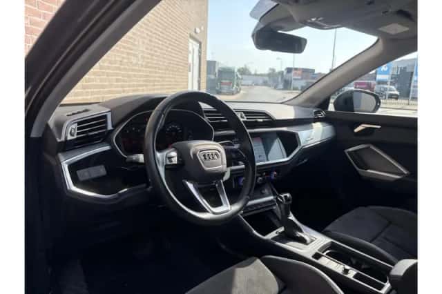 Audi Q3 (2022) thumbnail 3