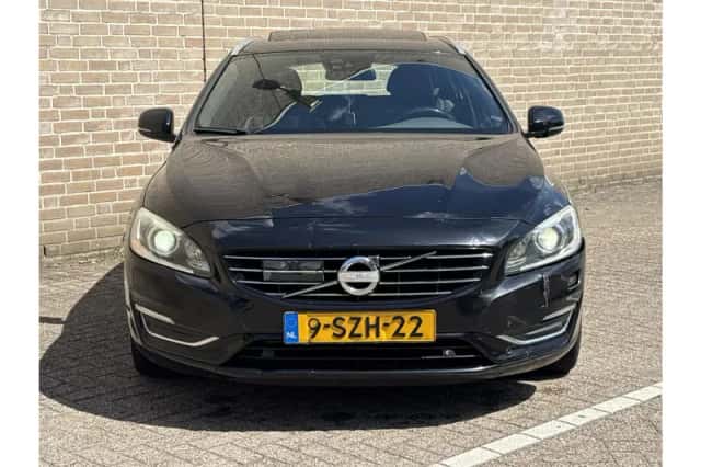 Volvo V60 (2013) thumbnail 2