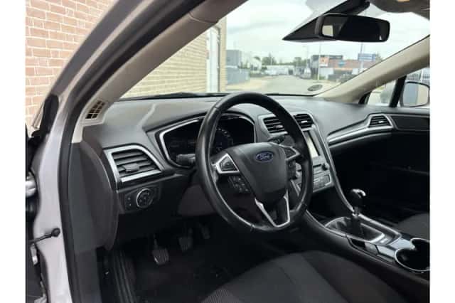 Ford Mondeo (2015) thumbnail 3