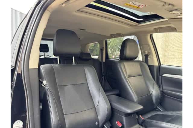 Mitsubishi Outlander (2013) thumbnail 4