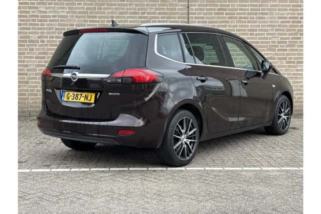 Opel Zafira (2015) thumbnail 2