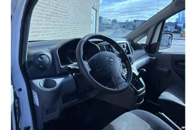 Nissan NV200 (2016) thumbnail 3