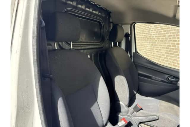Nissan NV200 (2016) thumbnail 4