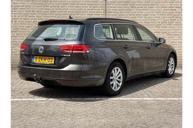 Volkswagen Passat (2015) thumbnail 2