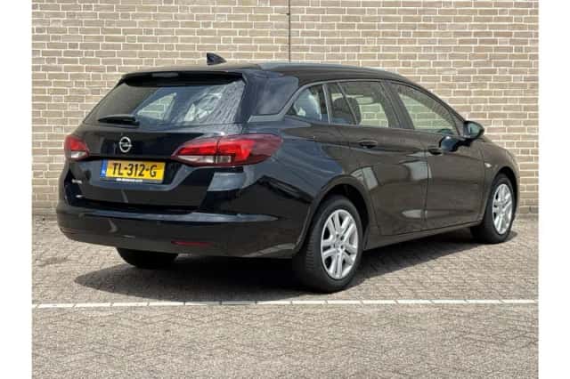 Opel Astra (2018) thumbnail 2