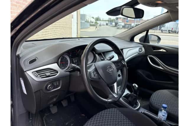 Opel Astra (2018) thumbnail 3
