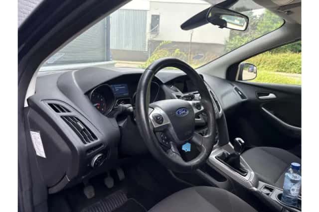 Ford Focus (2014) thumbnail 3