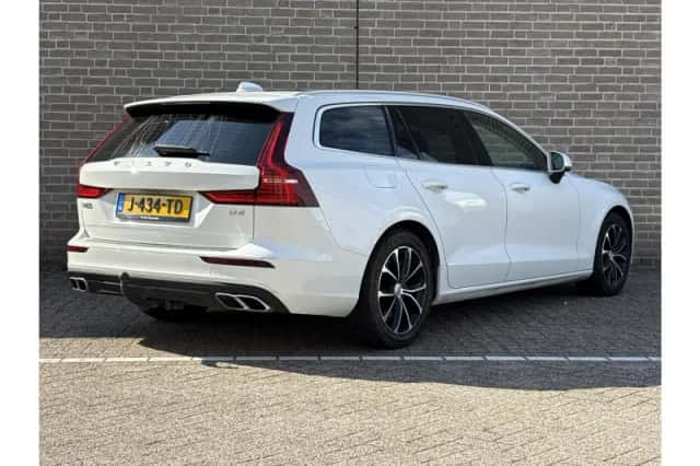 Volvo V60 (2019) thumbnail 2