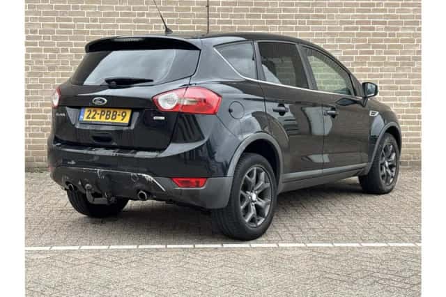 Ford Kuga (2011) thumbnail 2