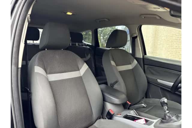 Ford Kuga (2011) thumbnail 4