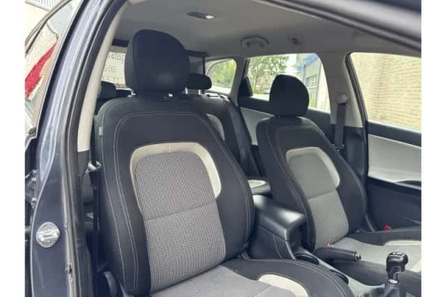 Kia Cee'd (2012) thumbnail 4