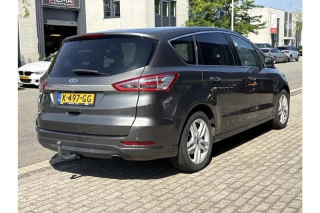 Ford S-Max (2016) thumbnail 2