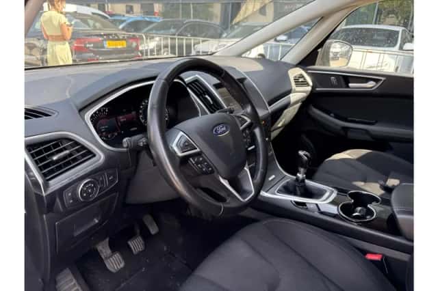 Ford S-Max (2016) thumbnail 3