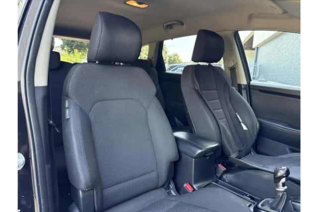 Kia Carens (2013) thumbnail 4