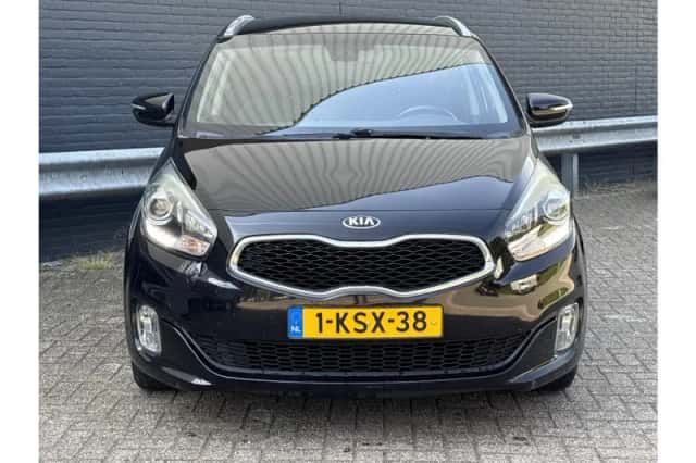 Kia Carens (2013) thumbnail 5