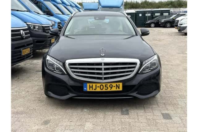 Mercedes-Benz C-Klasse (2015) thumbnail 3