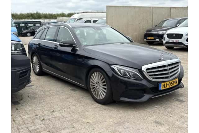 Mercedes-Benz C-Klasse (2015) thumbnail 5