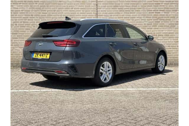 Kia Ceed Sportswagon (2019) thumbnail 2