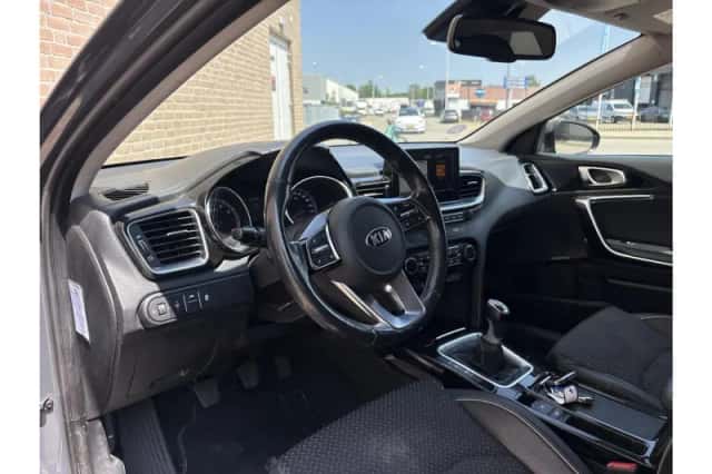 Kia Ceed Sportswagon (2019) thumbnail 3