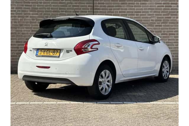Peugeot 208 (2013) thumbnail 2