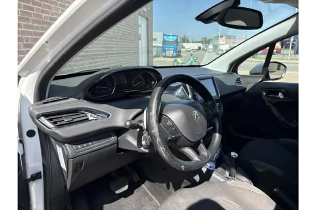 Peugeot 208 (2013) thumbnail 3