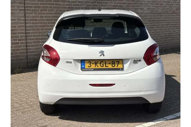 Peugeot 208 (2013) thumbnail 6