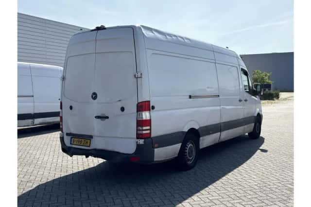 Mercedes-Benz Sprinter (2016) thumbnail 2