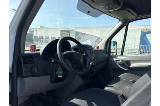 Mercedes-Benz Sprinter (2016) thumbnail 3