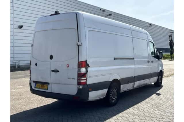 Mercedes-Benz Sprinter (2013) thumbnail 2