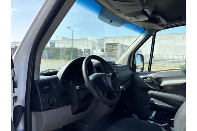 Mercedes-Benz Sprinter (2013) thumbnail 3