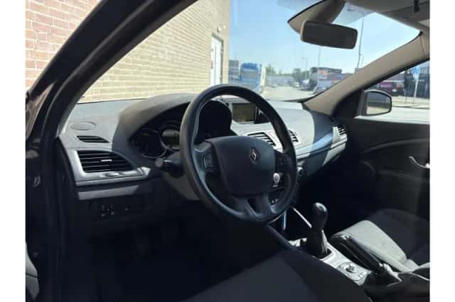 Renault Mégane (2011) thumbnail 3