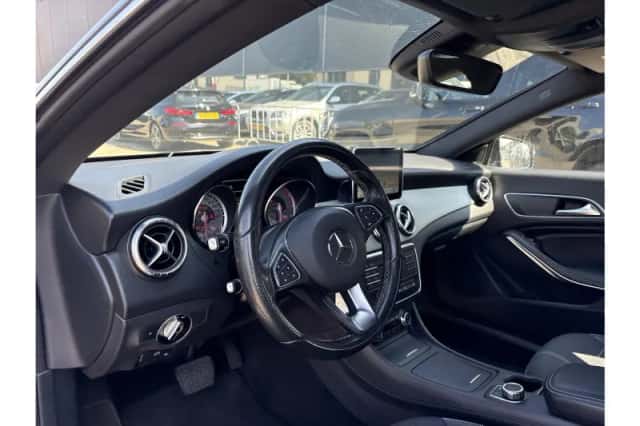 Mercedes-Benz CLA-Klasse (2015) thumbnail 3