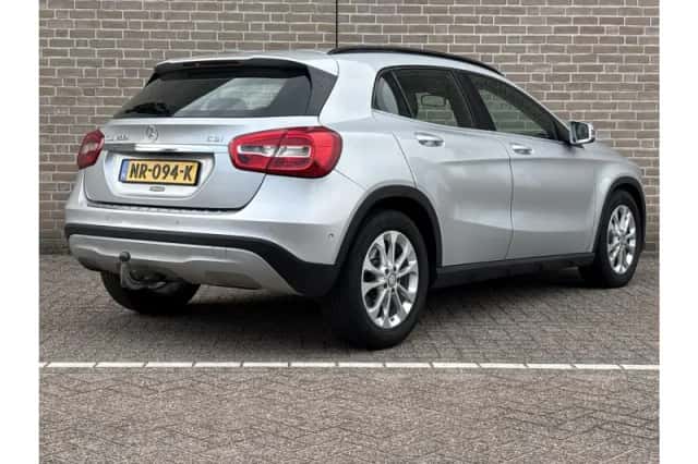 Mercedes-Benz GLA (2014) thumbnail 2