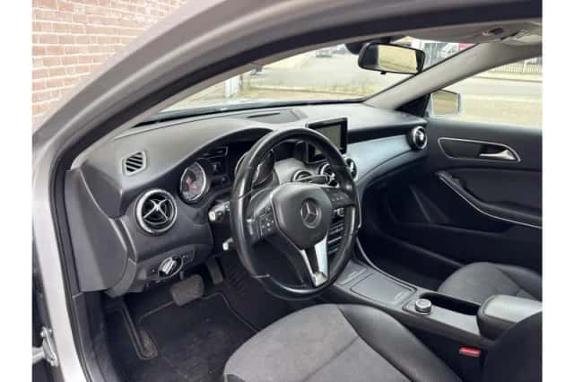 Mercedes-Benz GLA (2014) thumbnail 3