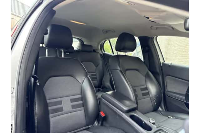 Mercedes-Benz GLA (2014) thumbnail 4
